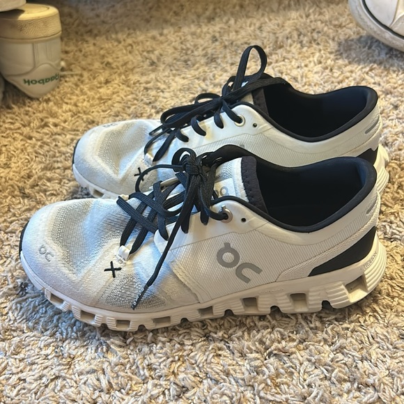 On Cloud x4 - Picture 2 of 2